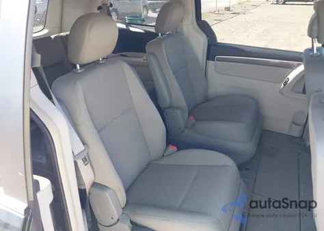 2011 Volkswagen Routan S z USA, uszkodzony, nr VIN 2V4RW4DG8BR695704